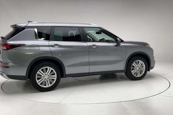 2022 Mitsubishi Outlander LS ZM