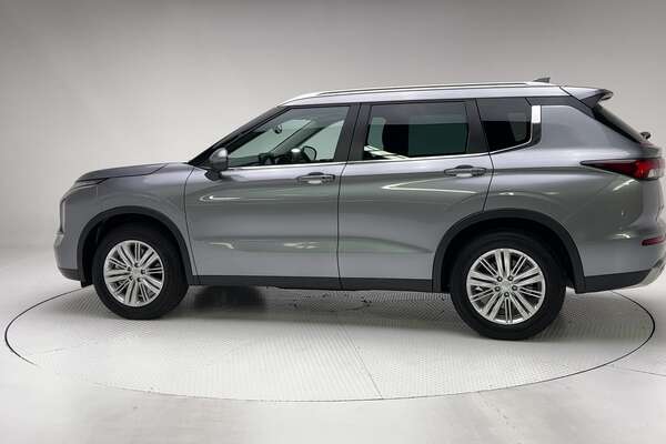 2022 Mitsubishi Outlander LS ZM