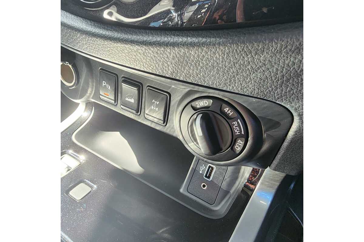 2023 Nissan Navara ST-X D23