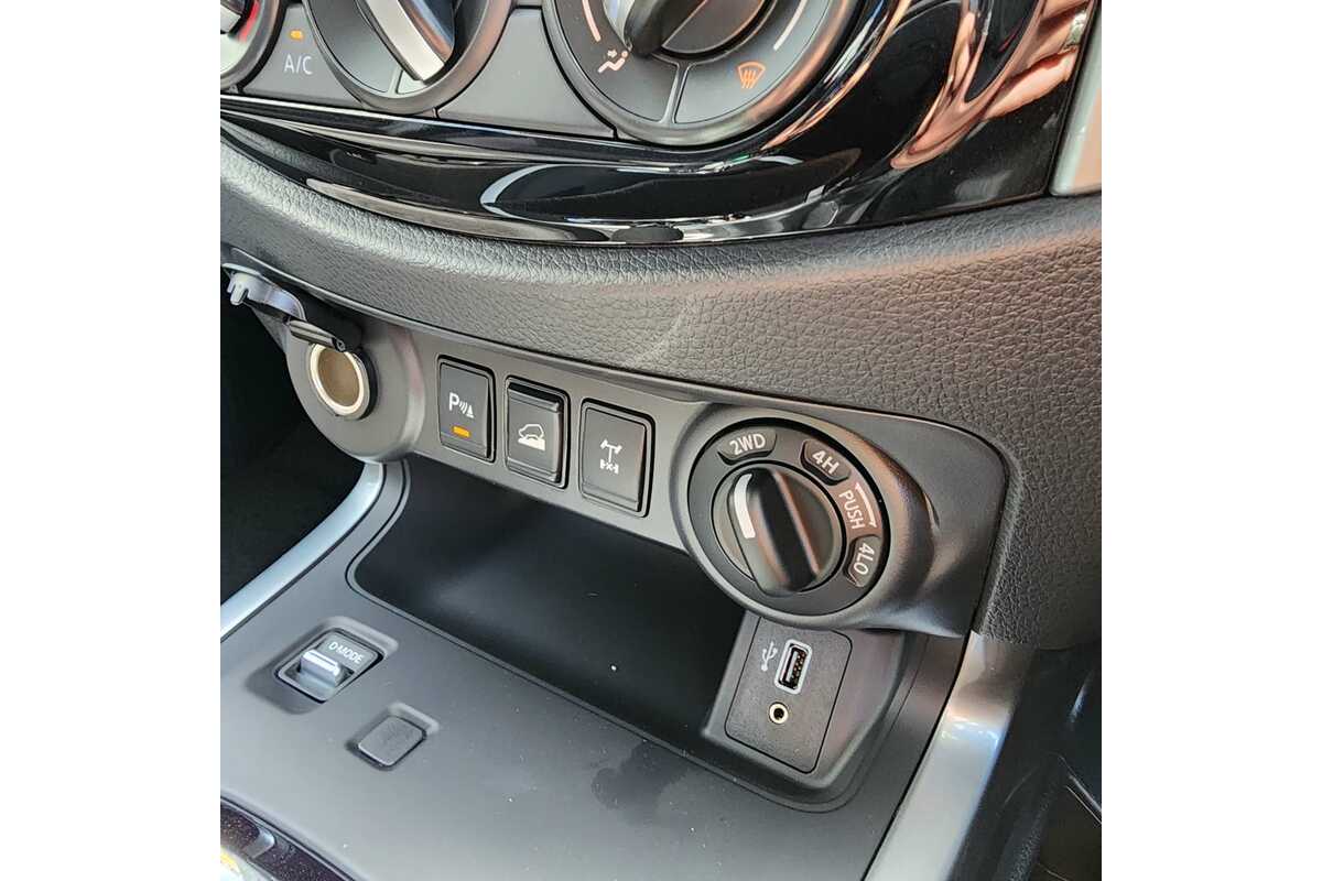 2023 Nissan Navara ST D23