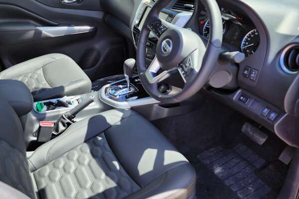 2023 Nissan Navara ST-X D23