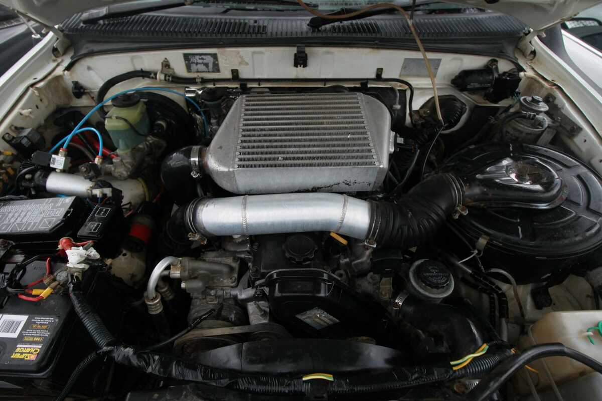 2001 Toyota Hilux SR5 KZN165R 4X4