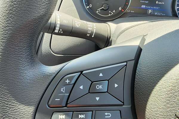 2023 Nissan Navara SL D23