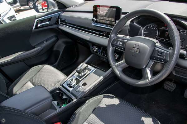 2023 Mitsubishi Outlander ES ZM