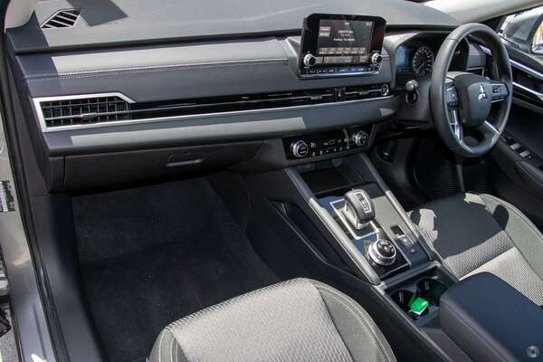 2023 Mitsubishi Outlander ES ZM