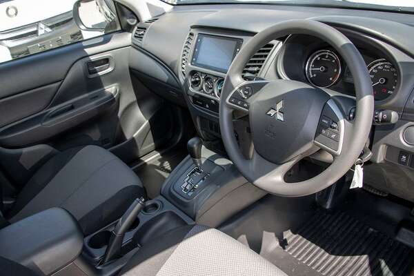 2023 Mitsubishi Triton GLX MR