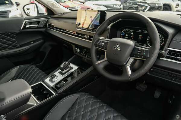 2023 Mitsubishi Outlander Exceed ZM