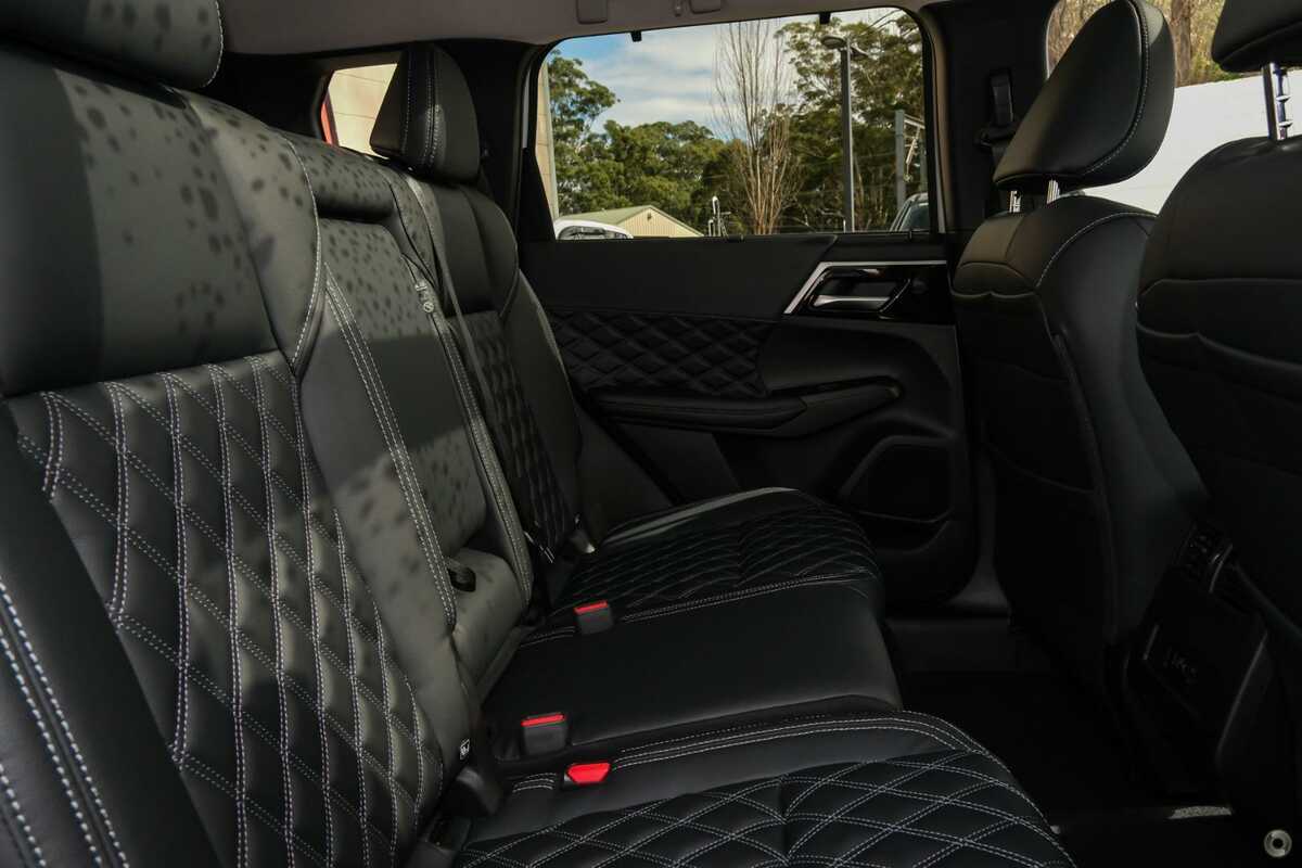 2023 Mitsubishi Outlander Exceed ZM