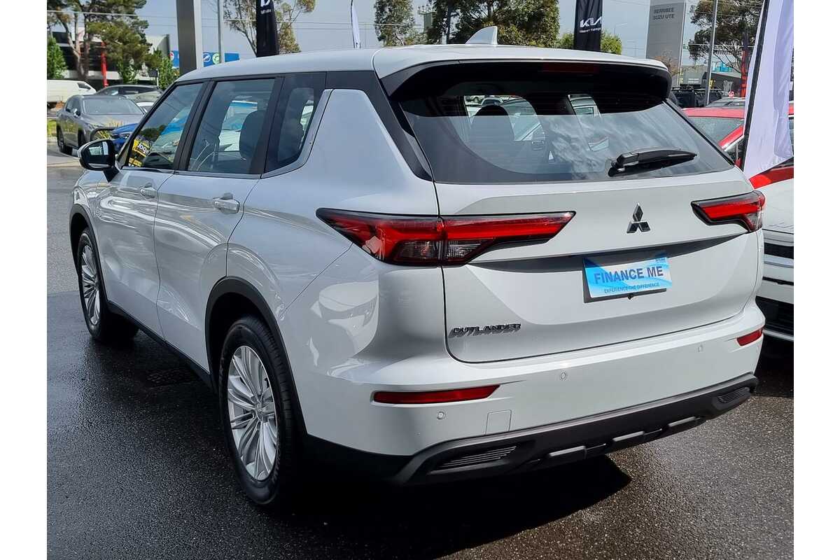 2023 Mitsubishi Outlander ES ZM