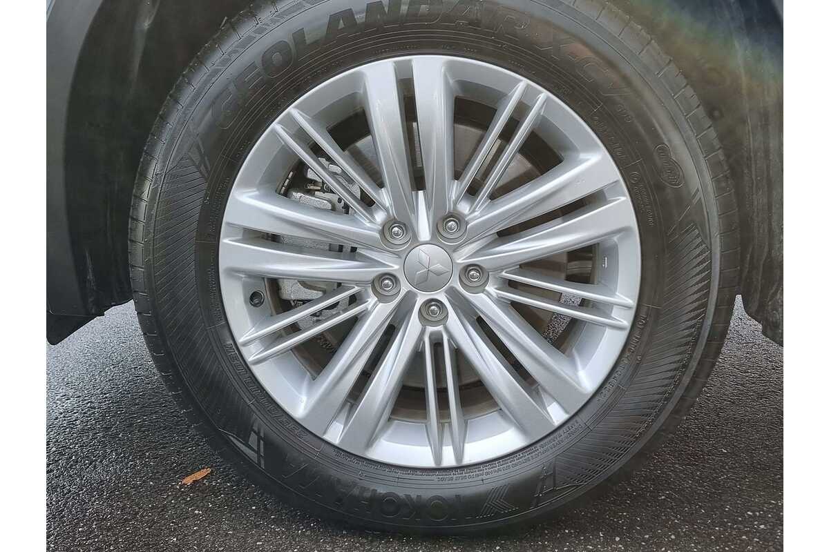 2023 Mitsubishi Outlander ES ZM