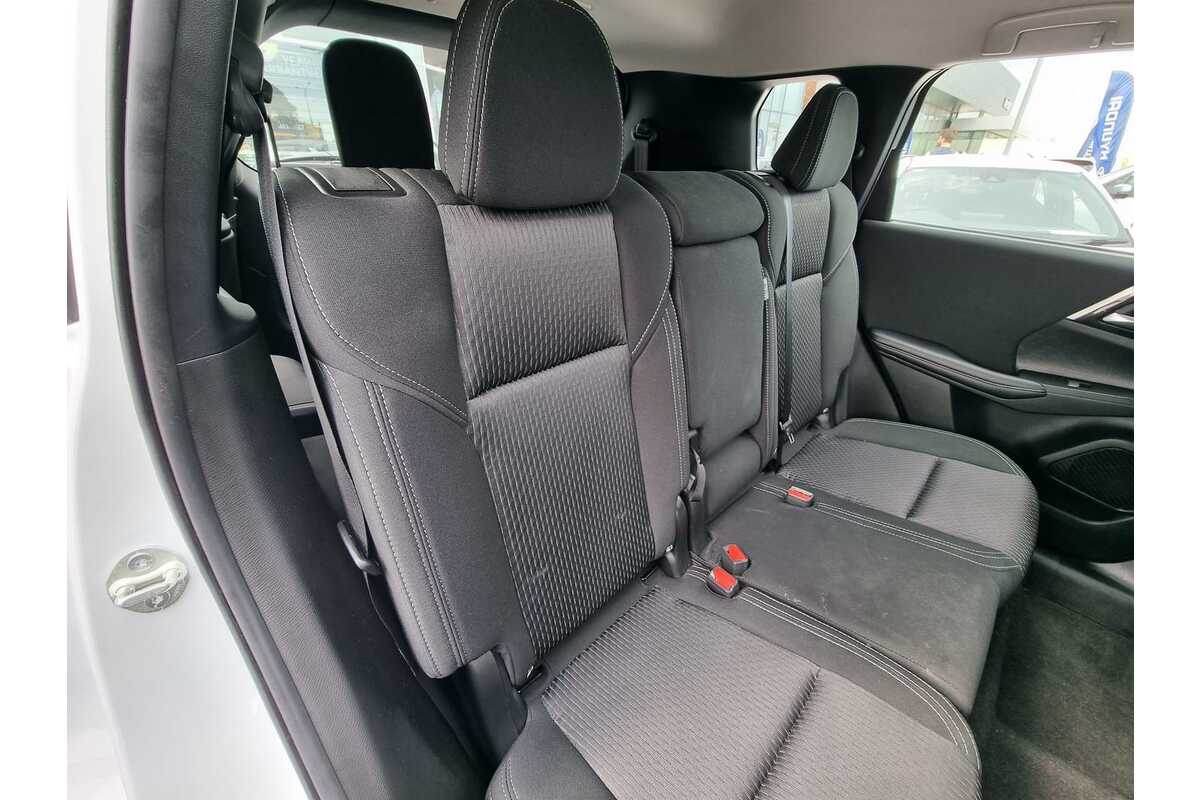 2023 Mitsubishi Outlander ES ZM
