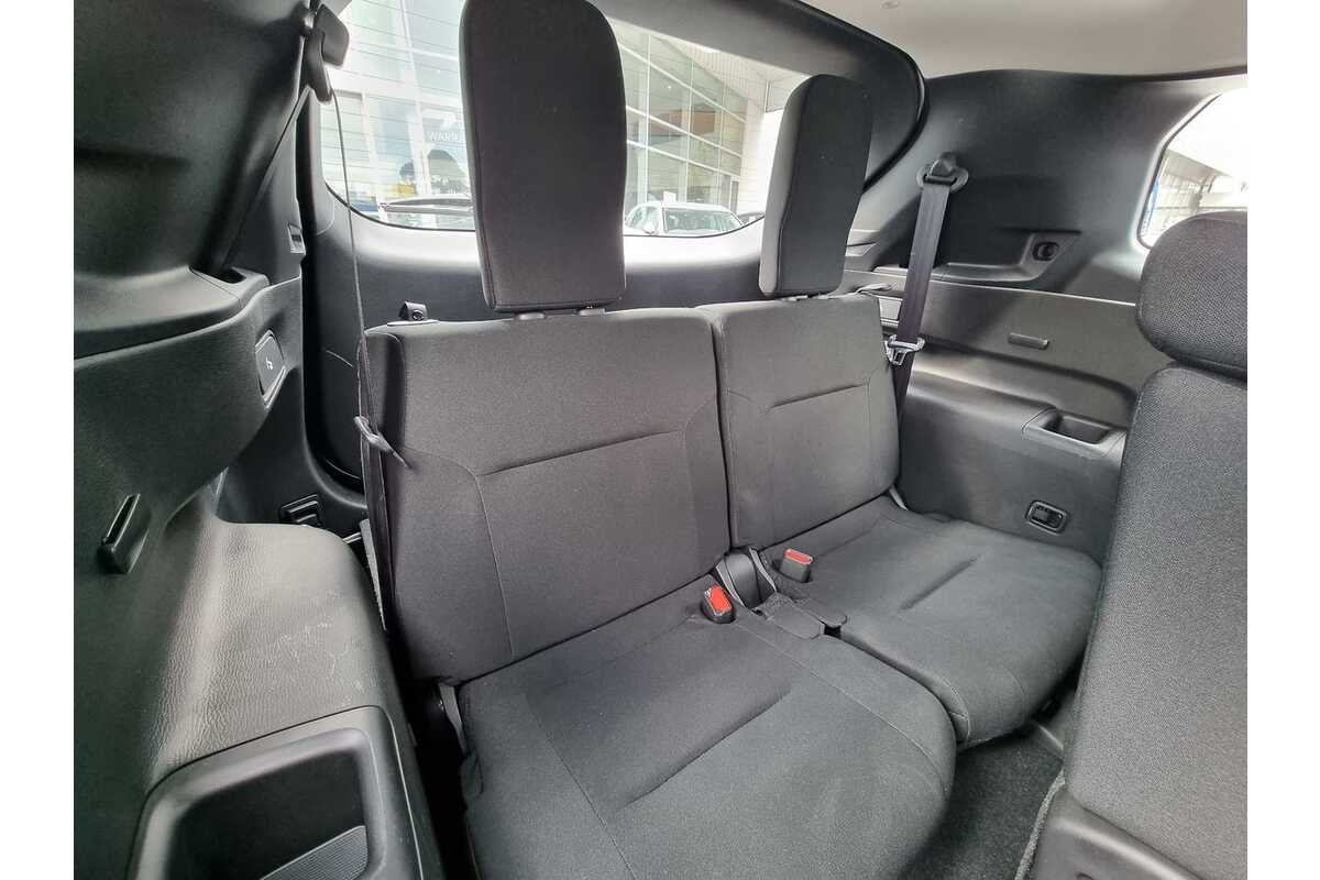 2023 Mitsubishi Outlander ES ZM