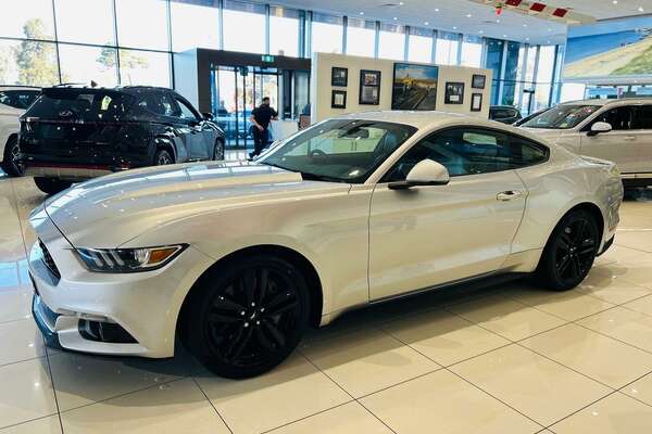 2016 Ford Mustang  FM