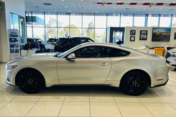 2016 Ford Mustang  FM