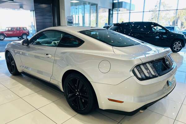 2016 Ford Mustang  FM