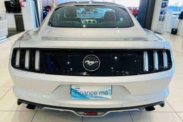 2016 Ford Mustang  FM