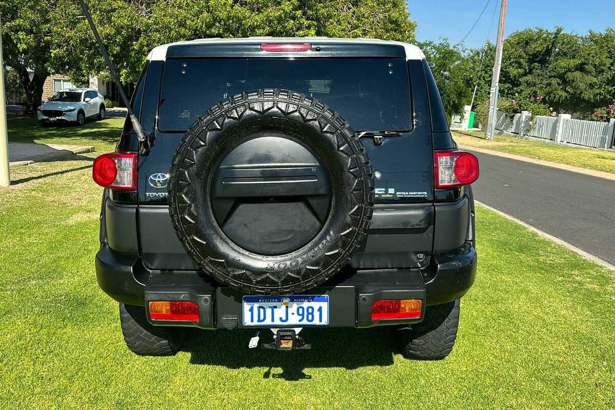 2011 Toyota FJ Cruiser  GSJ15R