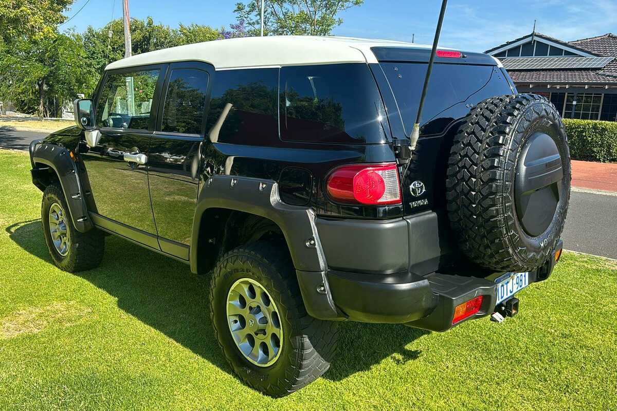 2011 Toyota FJ Cruiser  GSJ15R