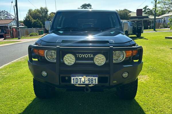 2011 Toyota FJ Cruiser  GSJ15R