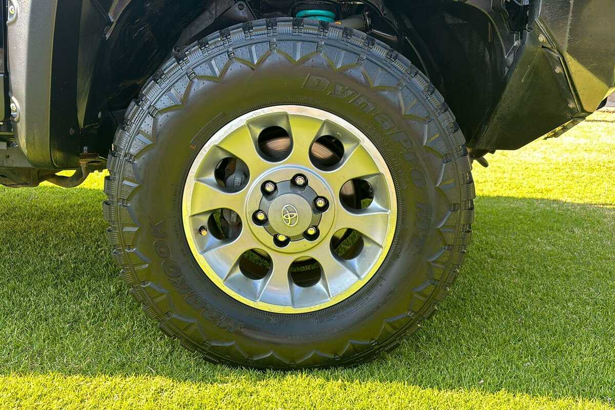 2011 Toyota FJ Cruiser  GSJ15R
