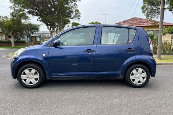 2005 Daihatsu Sirion  M301RS