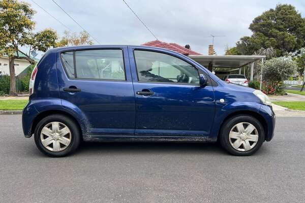 2005 Daihatsu Sirion  M301RS