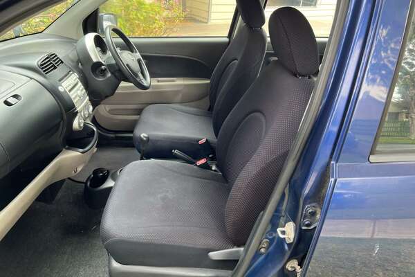 2005 Daihatsu Sirion  M301RS