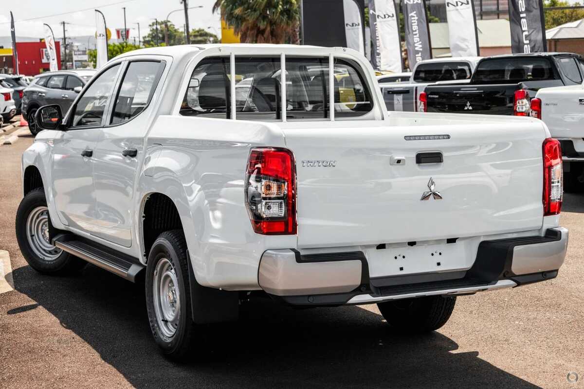 2023 Mitsubishi Triton GLX MR
