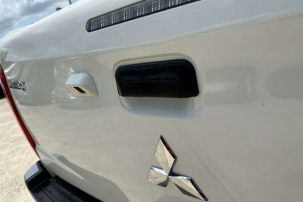 2023 Mitsubishi Triton GLX MR