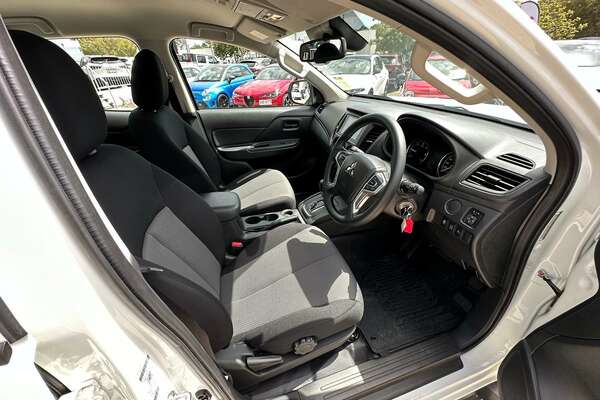 2023 Mitsubishi Triton GLX MR