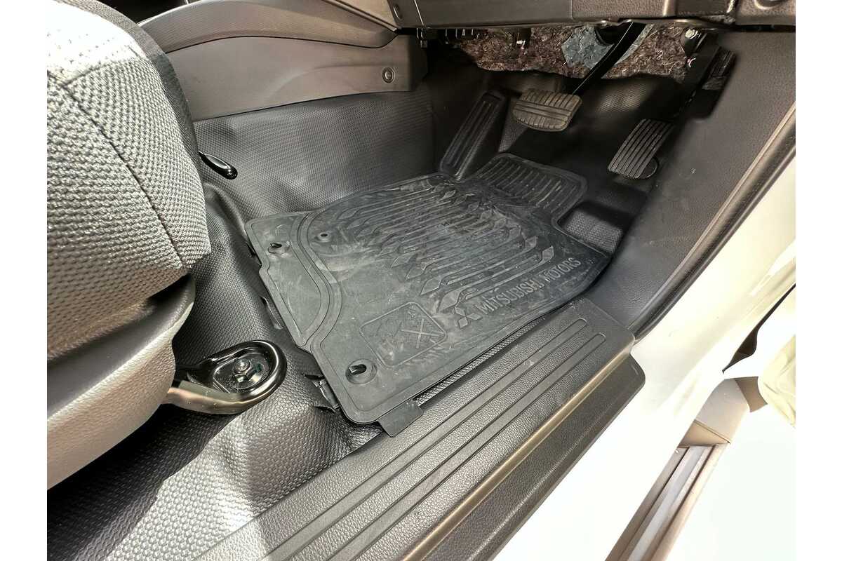 2023 Mitsubishi Triton GLX MR