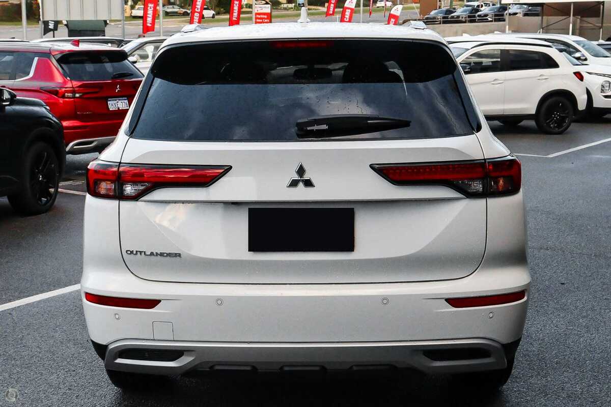 2023 Mitsubishi Outlander LS ZM