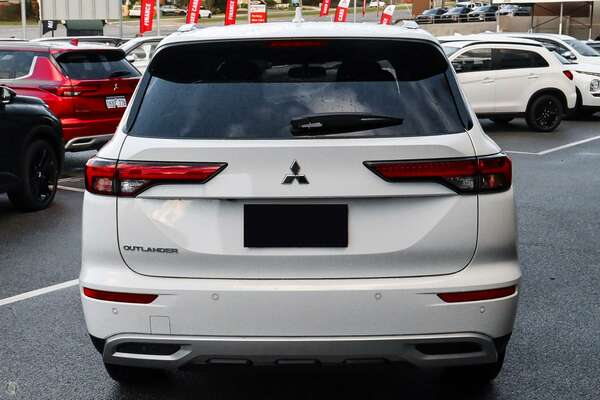 2023 Mitsubishi Outlander LS ZM