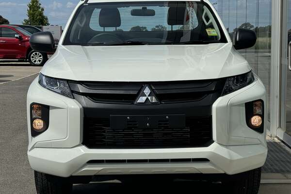 2023 Mitsubishi Triton GLX MR