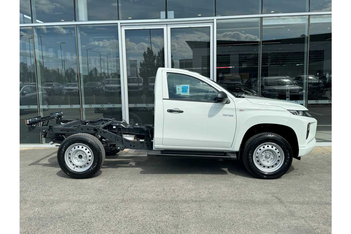 2023 Mitsubishi Triton GLX MR