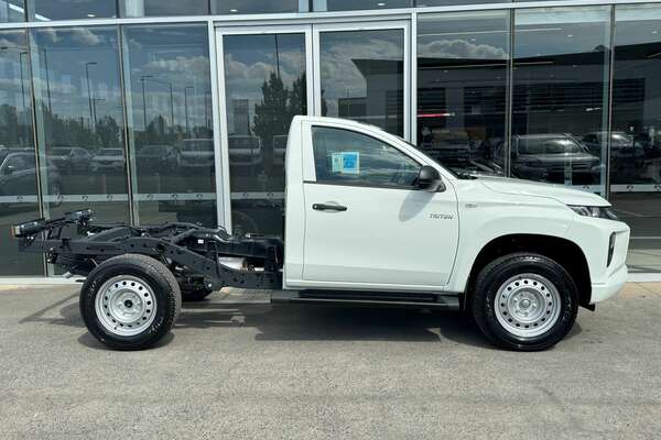 2023 Mitsubishi Triton GLX MR