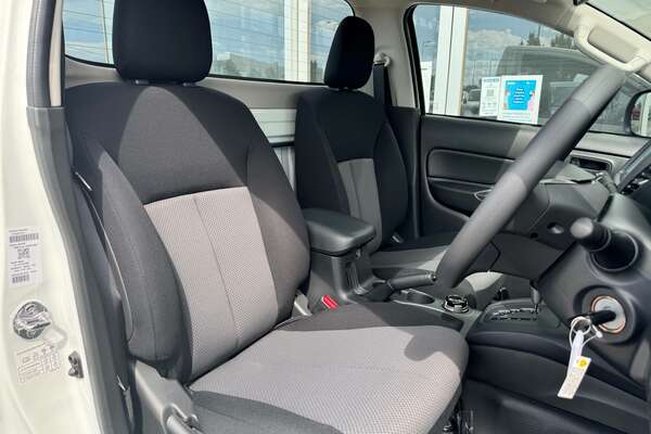 2023 Mitsubishi Triton GLX MR