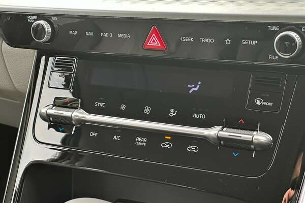 2023 Kia Carnival Si KA4