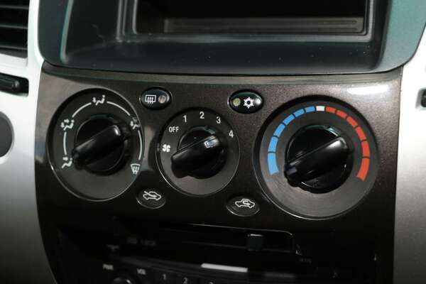 2012 Mitsubishi Challenger  PB