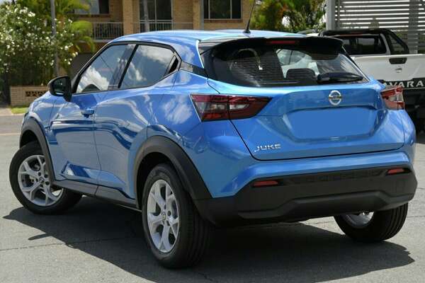 nissan juke 2023 azul