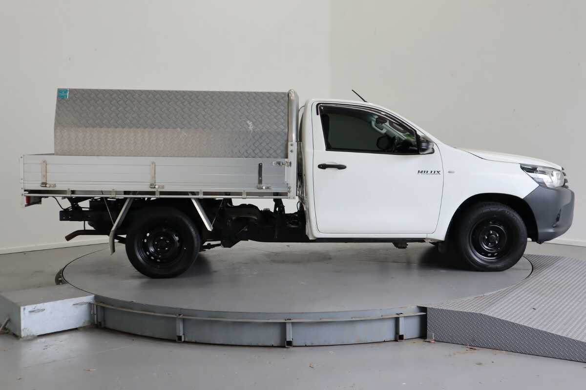 2016 Toyota HiLux 4x2 Workmate 2.7Lual1Y 001 1Y20150DX