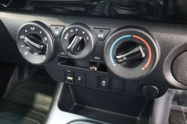 2016 Toyota HiLux 4x2 Workmate 2.7Lual1Y 001 1Y20150DX
