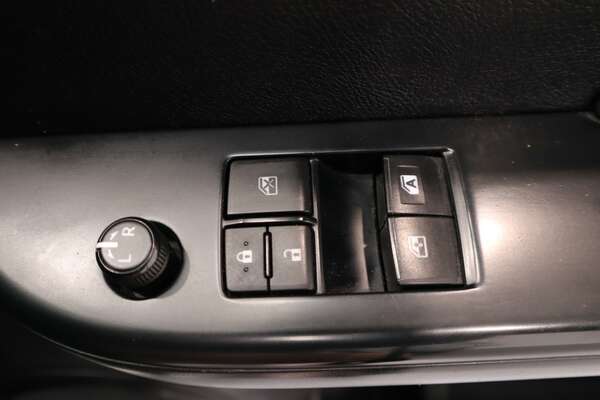 2016 Toyota HiLux 4x2 Workmate 2.7Lual1Y 001 1Y20150DX
