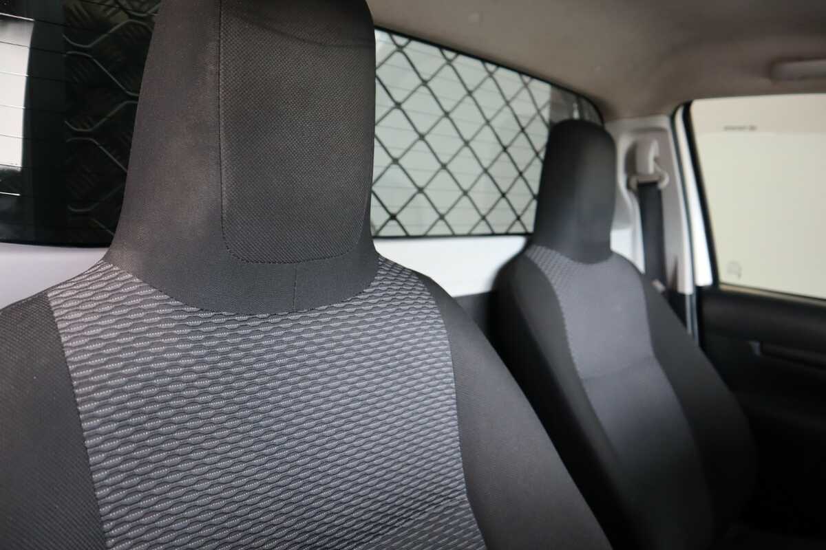 2016 Toyota HiLux 4x2 Workmate 2.7Lual1Y 001 1Y20150DX