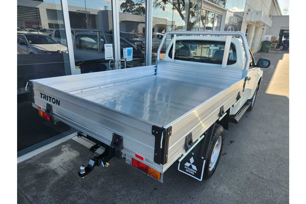 2023 Mitsubishi Triton GLX MR