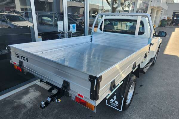 2023 Mitsubishi Triton GLX MR