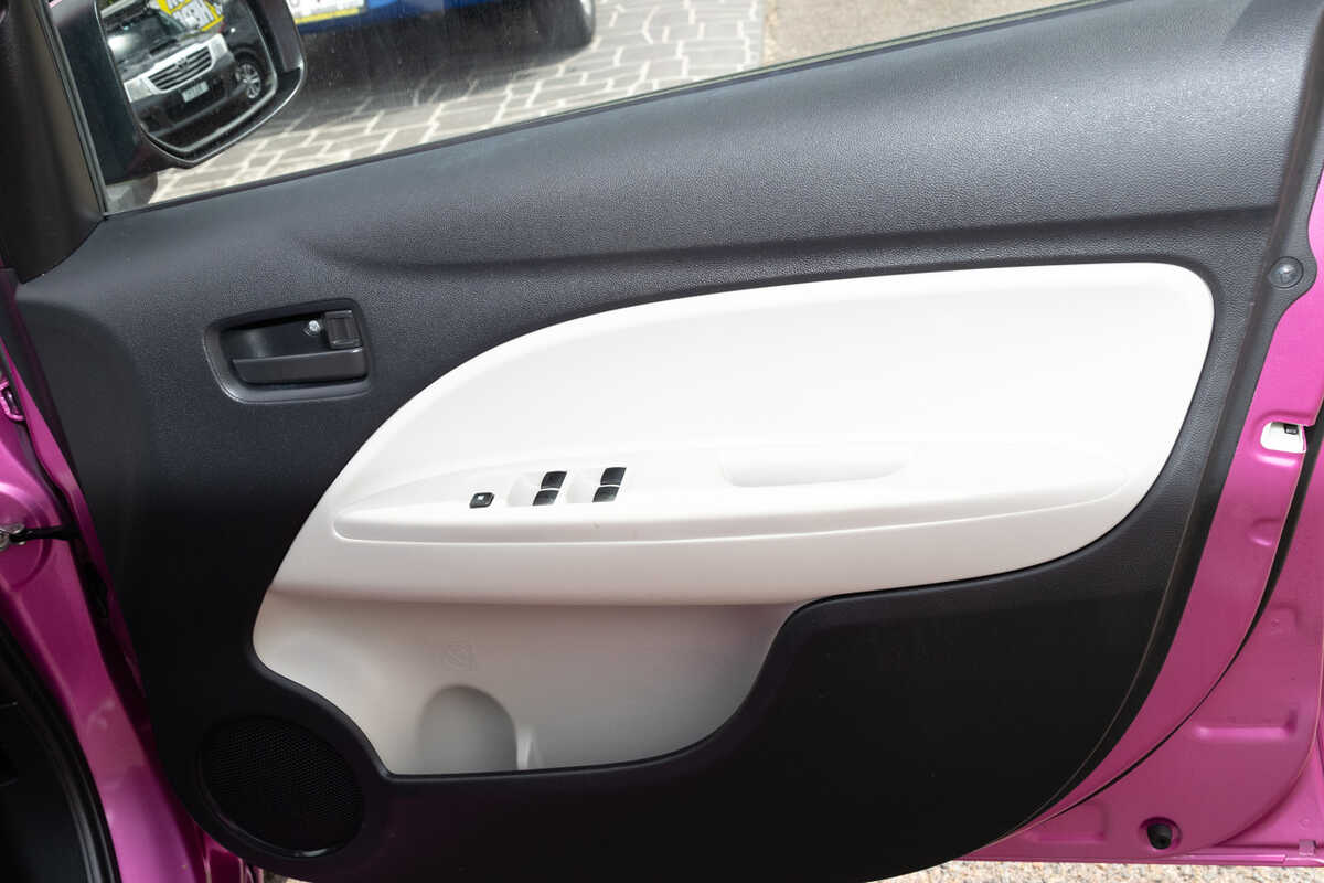 2013 Mitsubishi Mirage ES LA