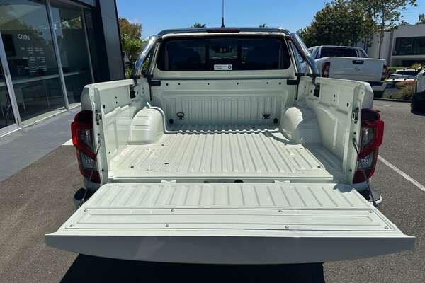 2023 Nissan Navara ST D23