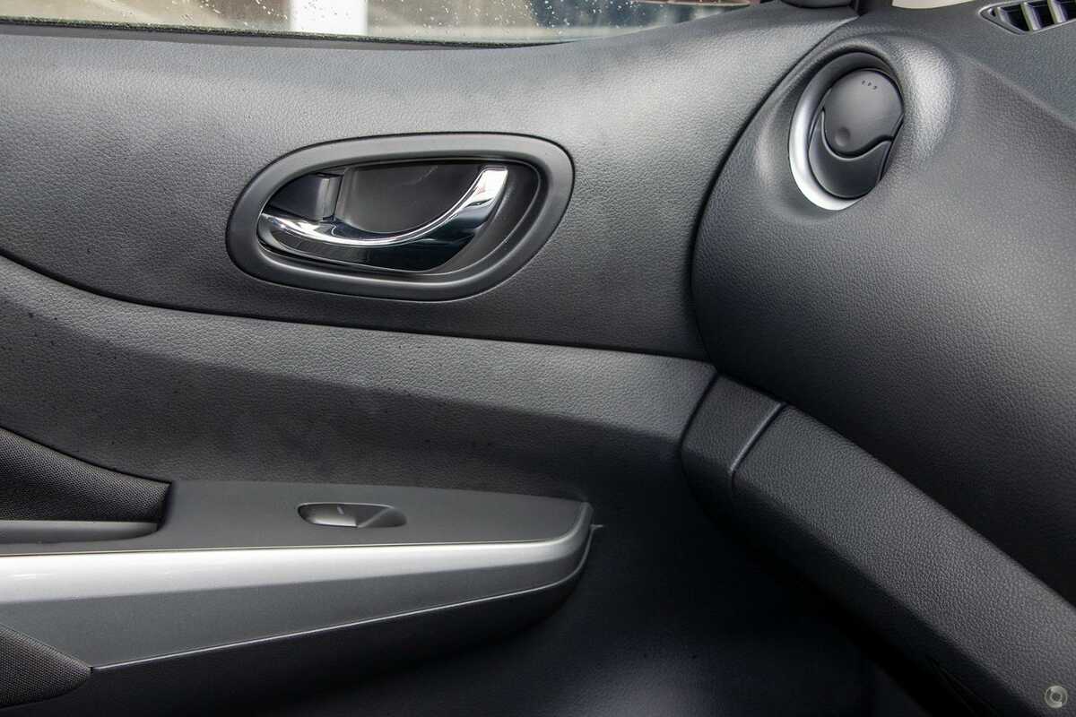 2023 Nissan Navara ST D23