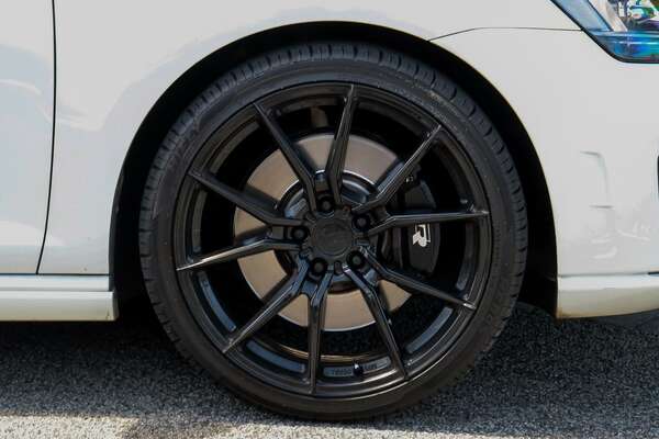 2015 Volkswagen Golf R Wolfsburg Edition 7
